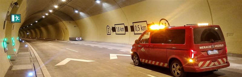 Meracie vozidlo s aplikáciou pre zber údajov v teréne (ZUT) v tuneli